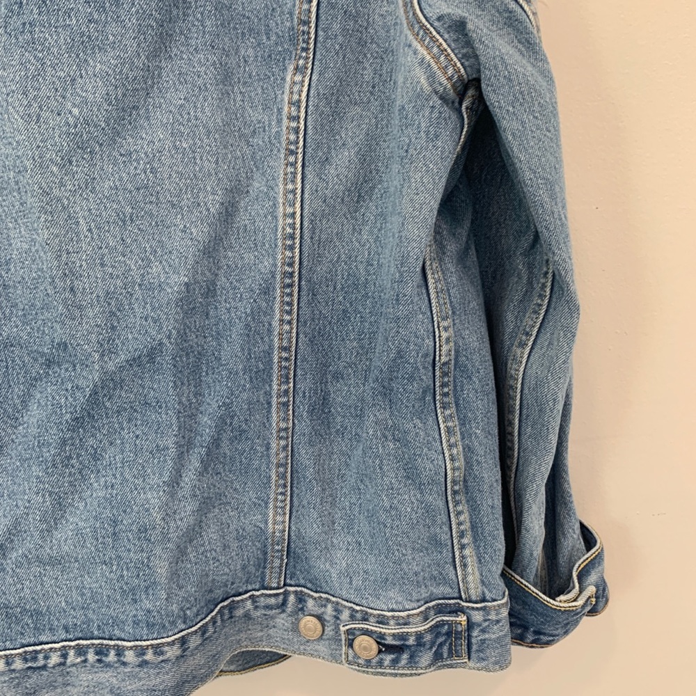 Levi’s oversized logo sleeve light denim jacket - Picture 7 of 9